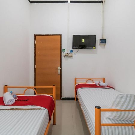 RedDoorz near Terminal Bubulak Bogor Hotel Bagian luar foto