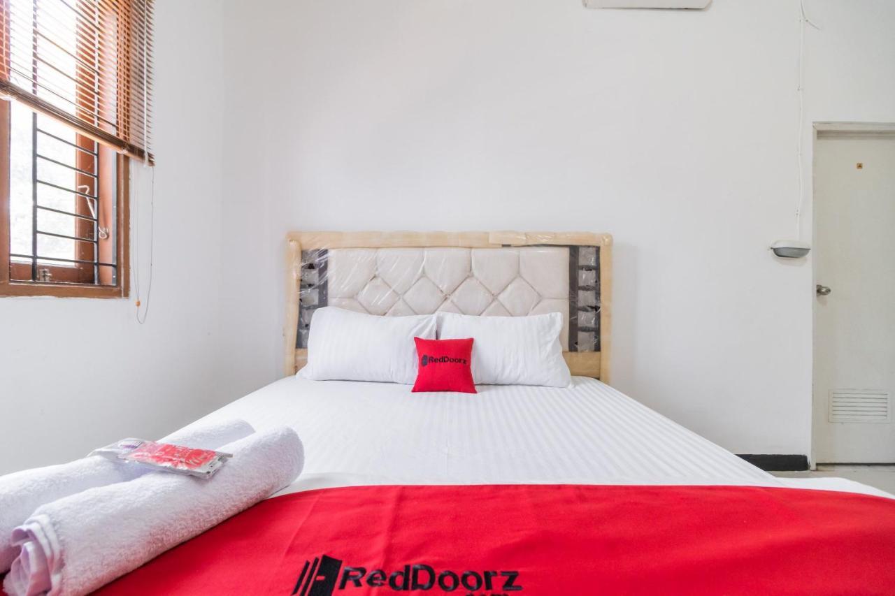 RedDoorz near Terminal Bubulak Bogor Hotel Bagian luar foto