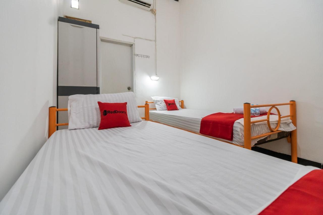 RedDoorz near Terminal Bubulak Bogor Hotel Bagian luar foto