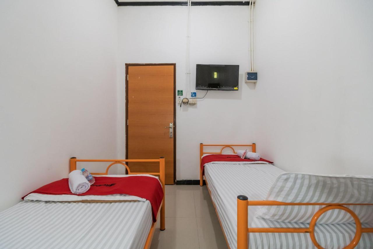 RedDoorz near Terminal Bubulak Bogor Hotel Bagian luar foto