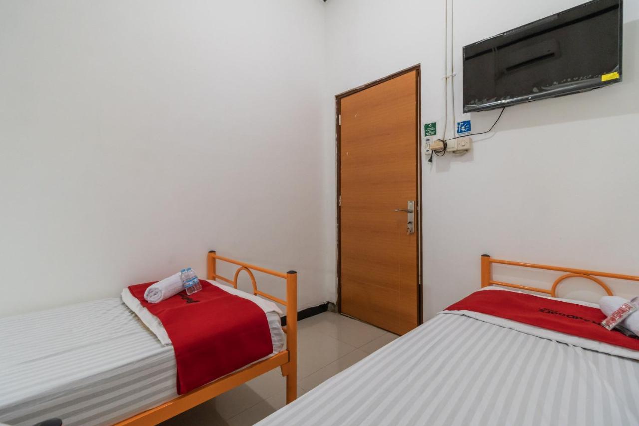 RedDoorz near Terminal Bubulak Bogor Hotel Bagian luar foto