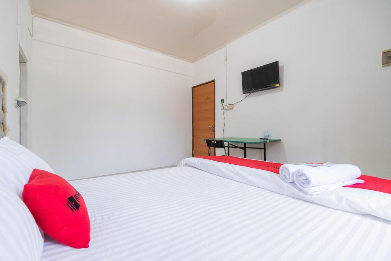 RedDoorz near Terminal Bubulak Bogor Hotel Bagian luar foto