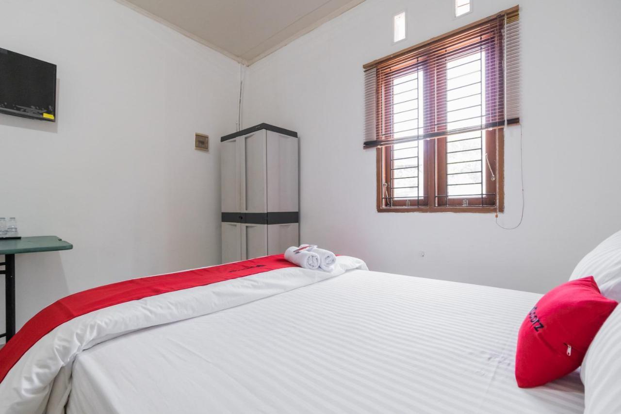 RedDoorz near Terminal Bubulak Bogor Hotel Bagian luar foto