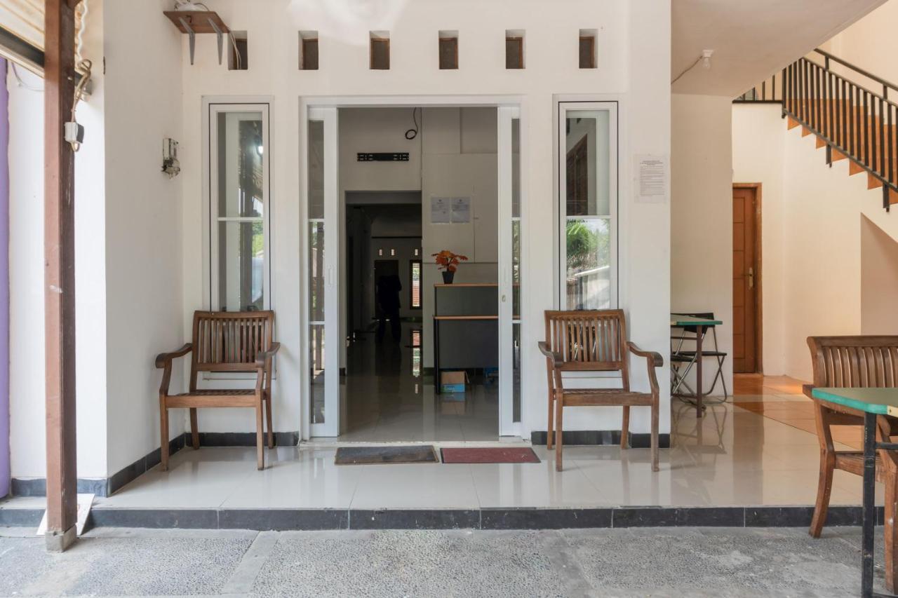 RedDoorz near Terminal Bubulak Bogor Hotel Bagian luar foto