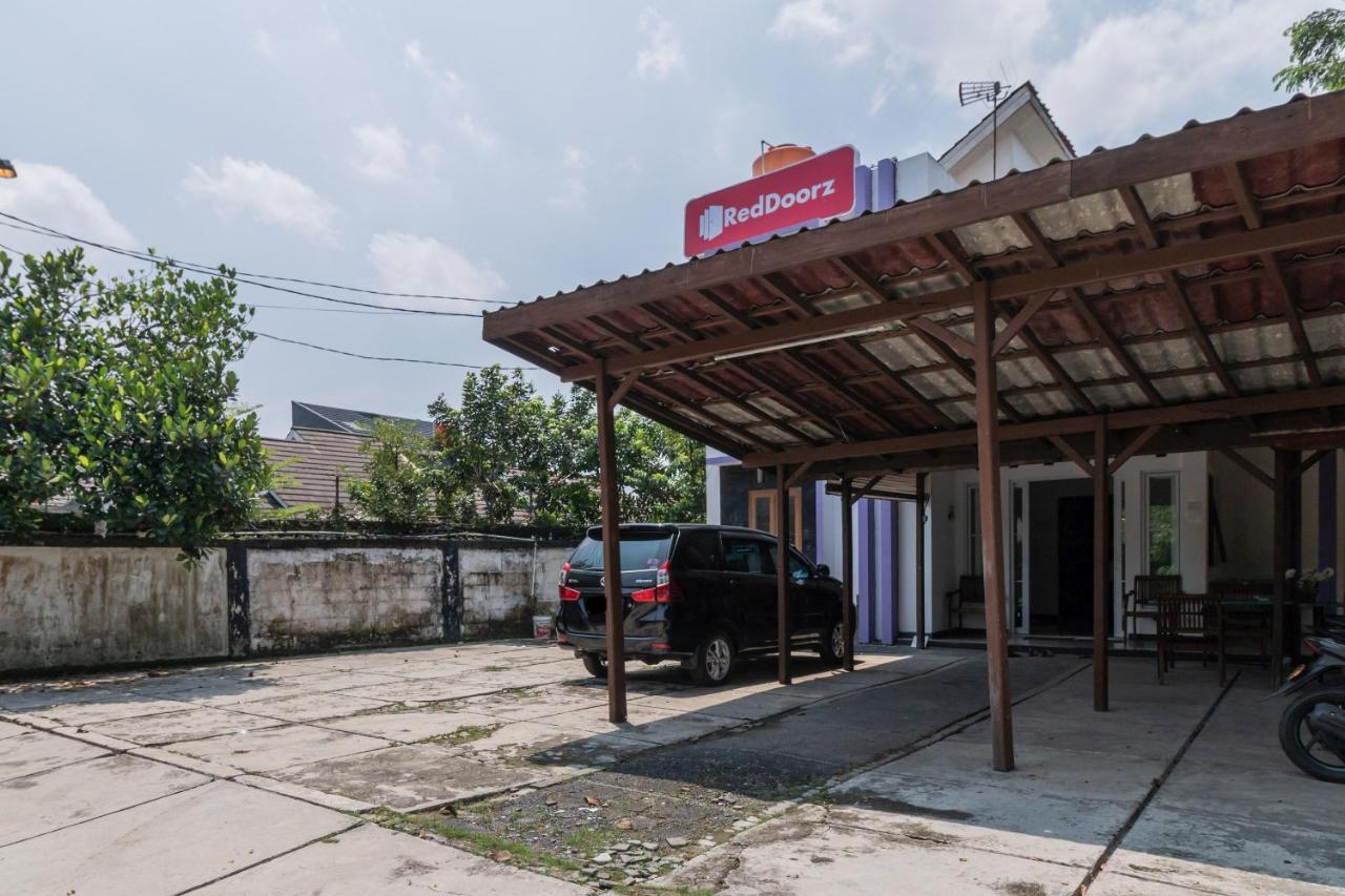 RedDoorz near Terminal Bubulak Bogor Hotel Bagian luar foto