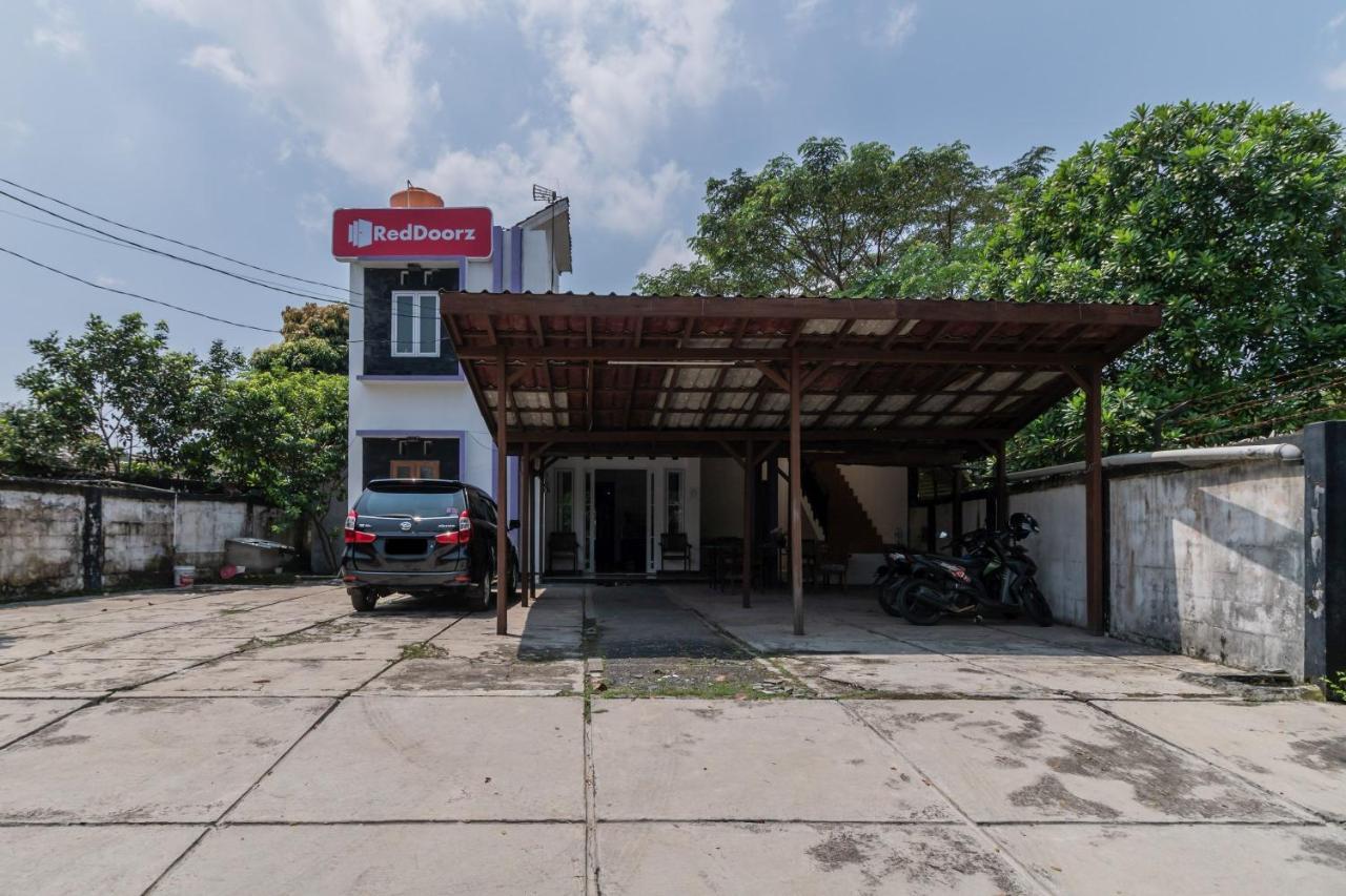 RedDoorz near Terminal Bubulak Bogor Hotel Bagian luar foto