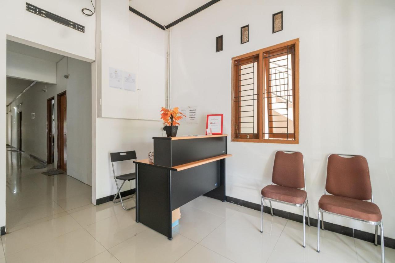 RedDoorz near Terminal Bubulak Bogor Hotel Bagian luar foto